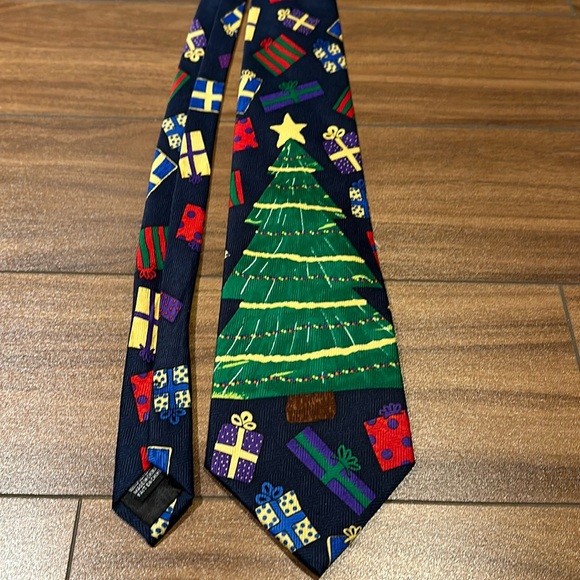 Christmas tree and gifts novelty tie - Picture 1 of 4
